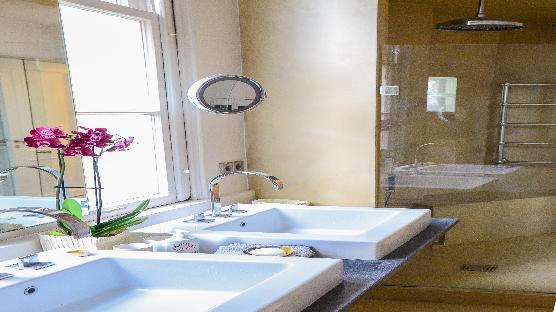 Canal View Apartment near Anne Frank House